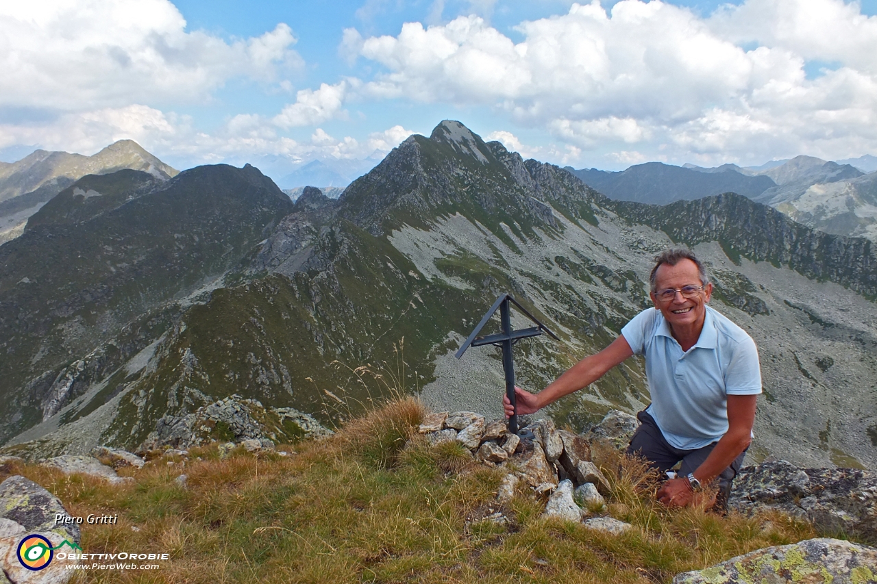 01 In vetta al Monte Valegino (2415 m.).JPG